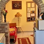 Opusztaszeri Mozes Vendeghaz * اوبوسزتاسزير