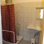 Opusztaszeri Mozes Vendeghaz * اوبوسزتاسزير
