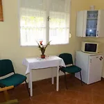 Opusztaszeri Mozes Vendeghaz بيت ضيافة *