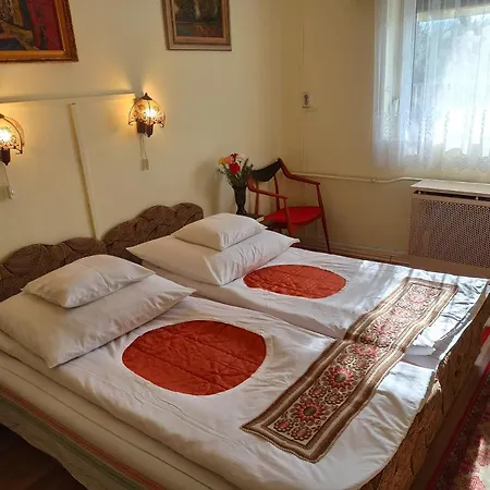Opusztaszeri Mozes Vendeghaz * Opusztaszer
