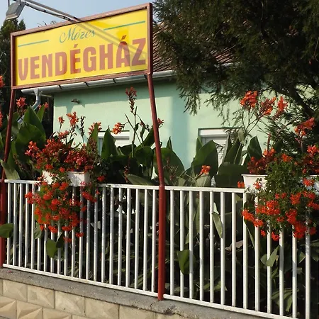 Opusztaszeri Mozes Vendeghaz بيت ضيافة *